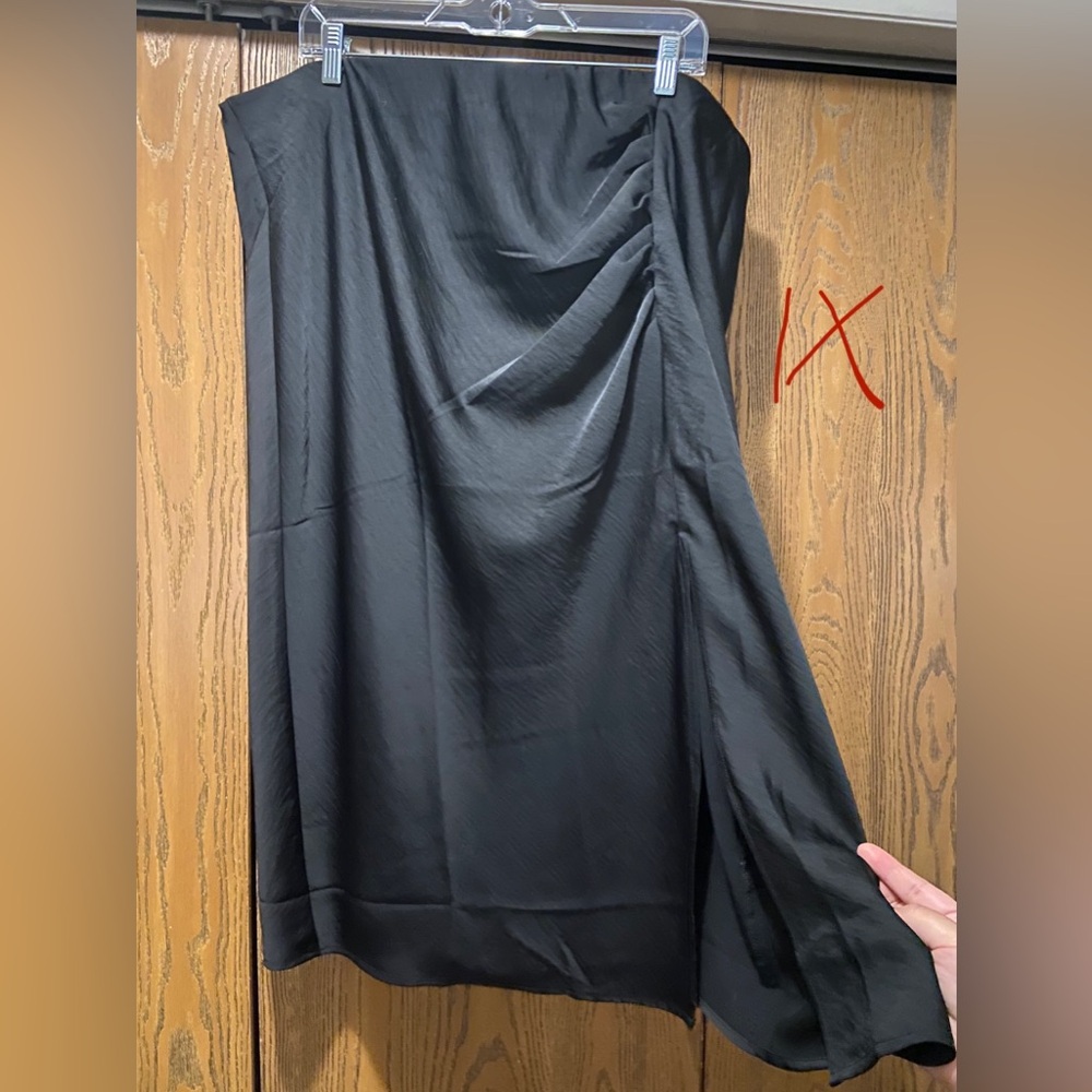 1x skirt with slit and ruching